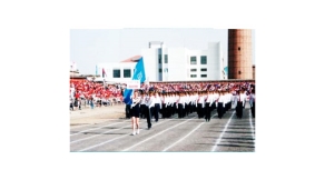 參加內(nèi)蒙古大學(xué)校運會入場式